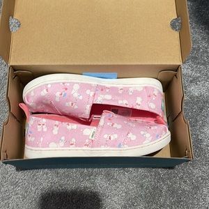 Girls Toms shoes